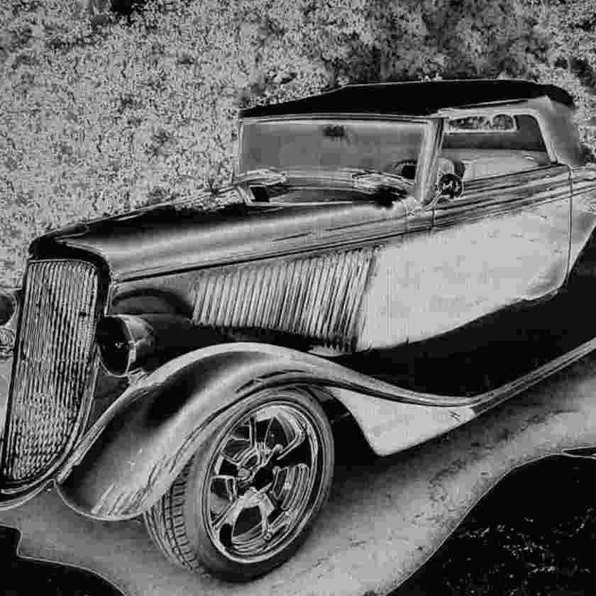 one-moment-in-time-vintage-car-black-and-white_1531788578IJ0t4C.jpeg
